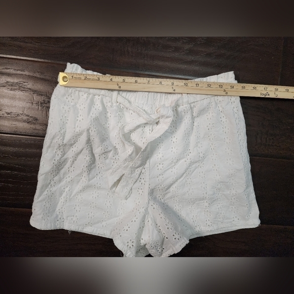 Art Class Womens White Classic Patterened Shorts - Picture 3 of 6